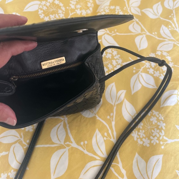 Bottega Veneta Black Woven Crossbody Bag - Picture 4 of 8